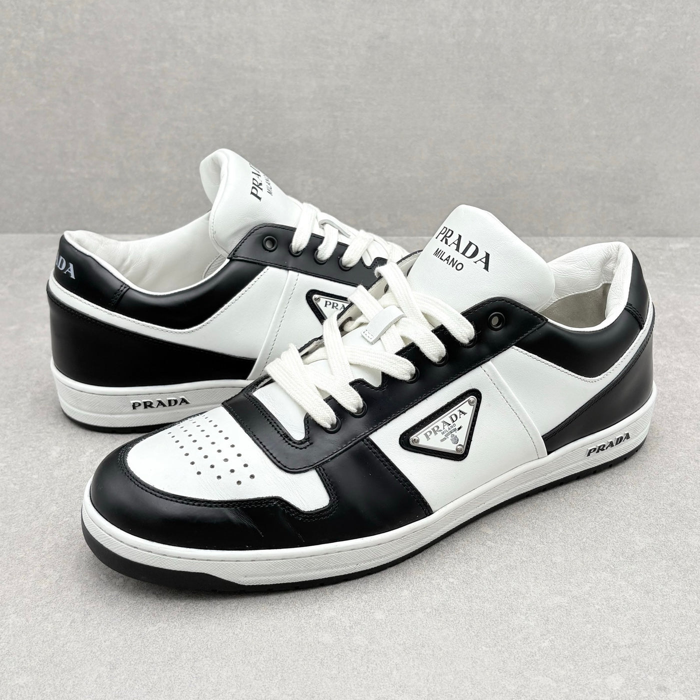 Downtown Low Leather Sneaker Black White