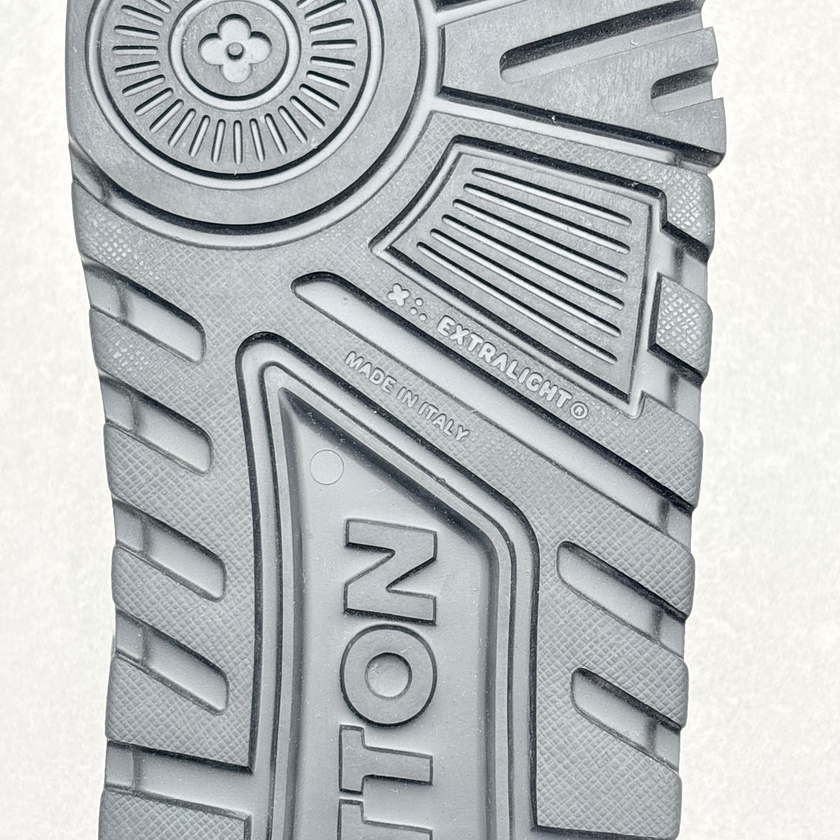 Louis Vuitton Denim Monogram Maxi Trainer Black White — photo 13