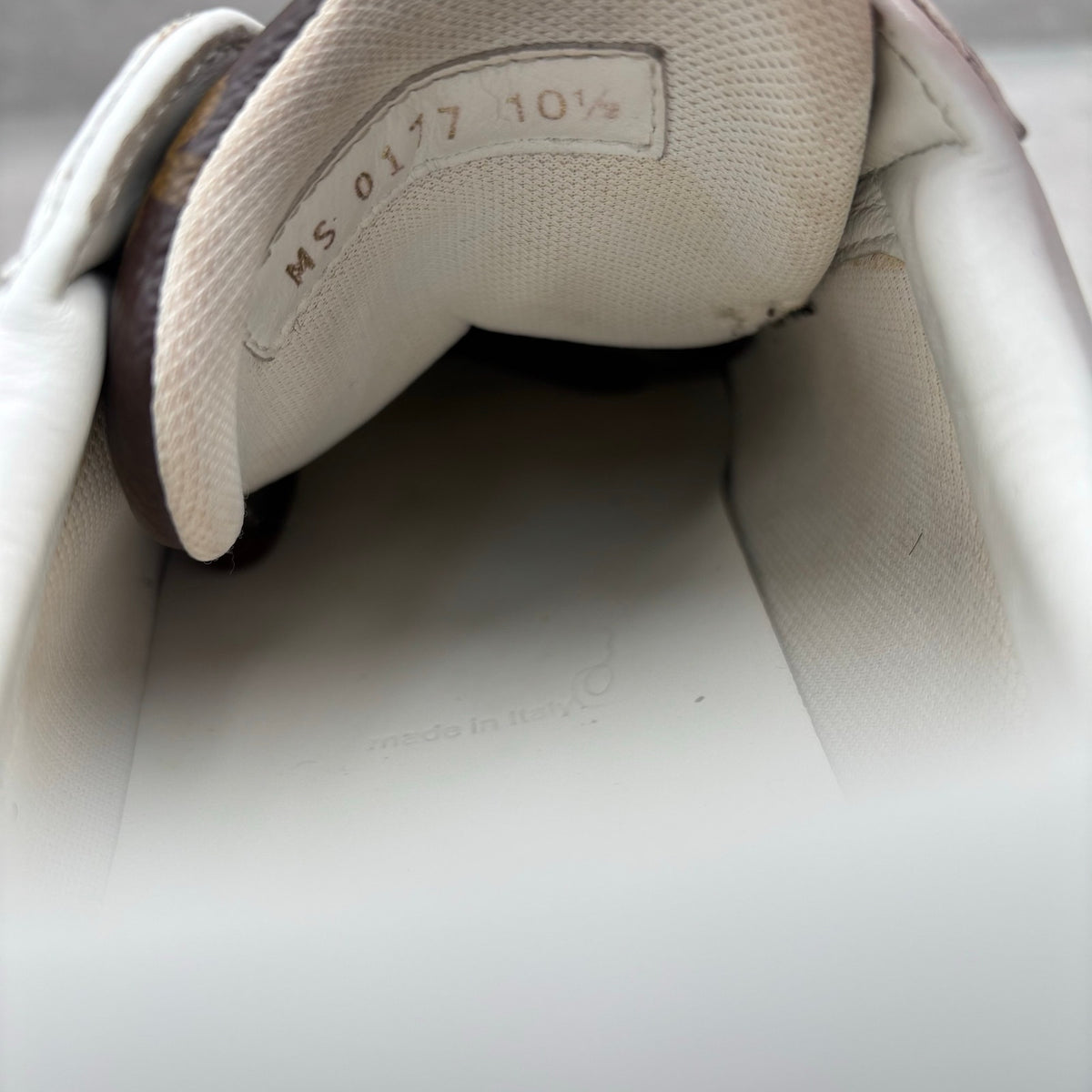 Luxembourg White, Brown — photo 14