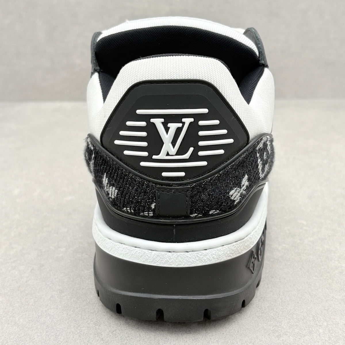 Louis Vuitton Denim Monogram Maxi Trainer Black White — photo 3