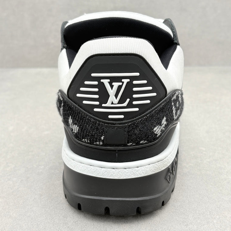 Louis Vuitton Denim Monogram Maxi Trainer Black White — photo 3