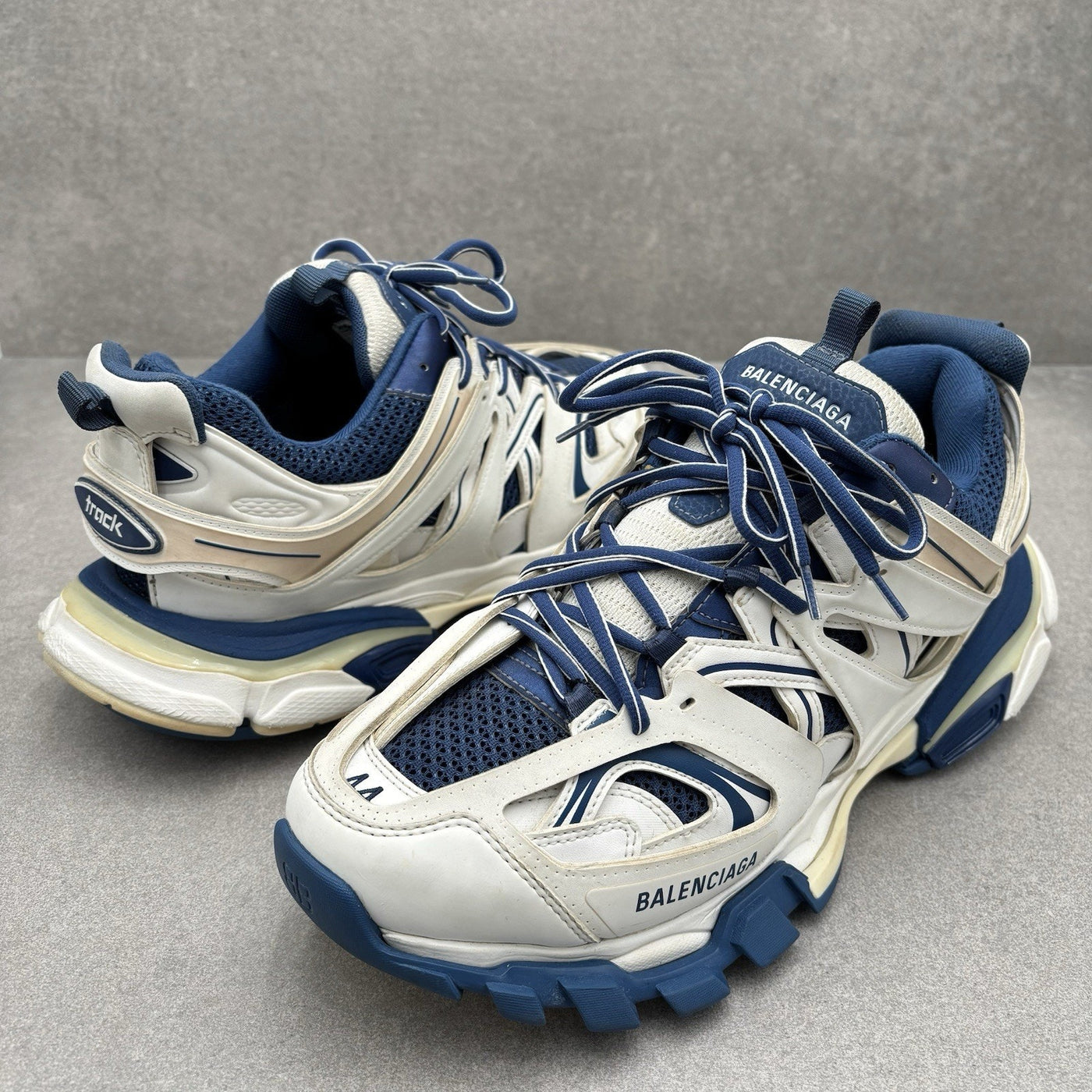 Track White, Navy