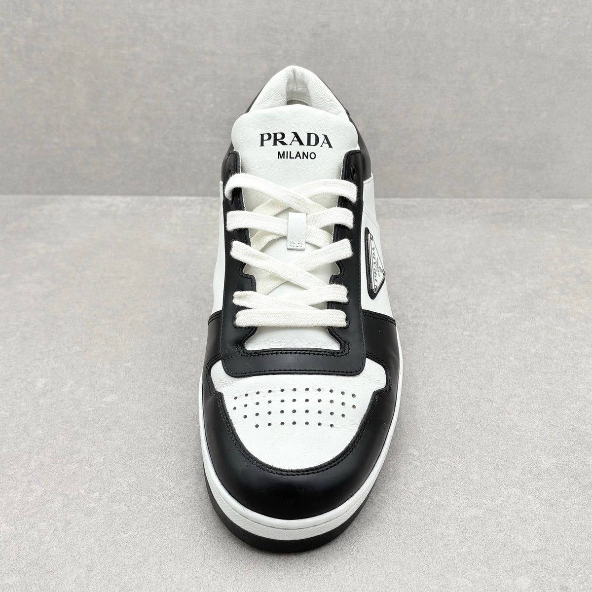 Downtown Low Leather Sneaker Black White — photo 10