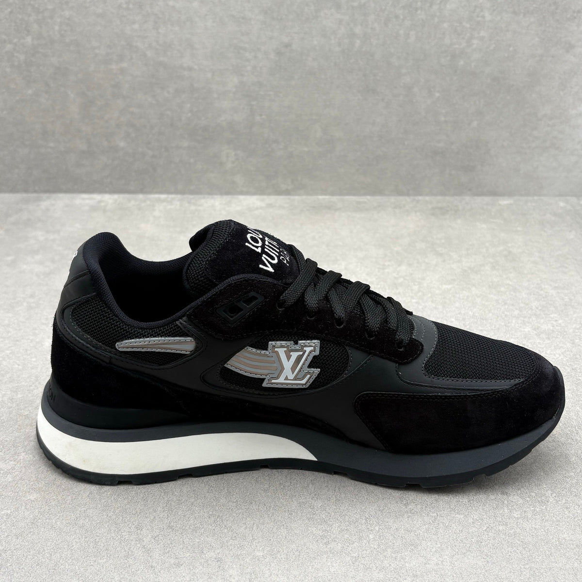 ONLY WORN ONCE! Louis Vuitton Run Away Low — photo 10