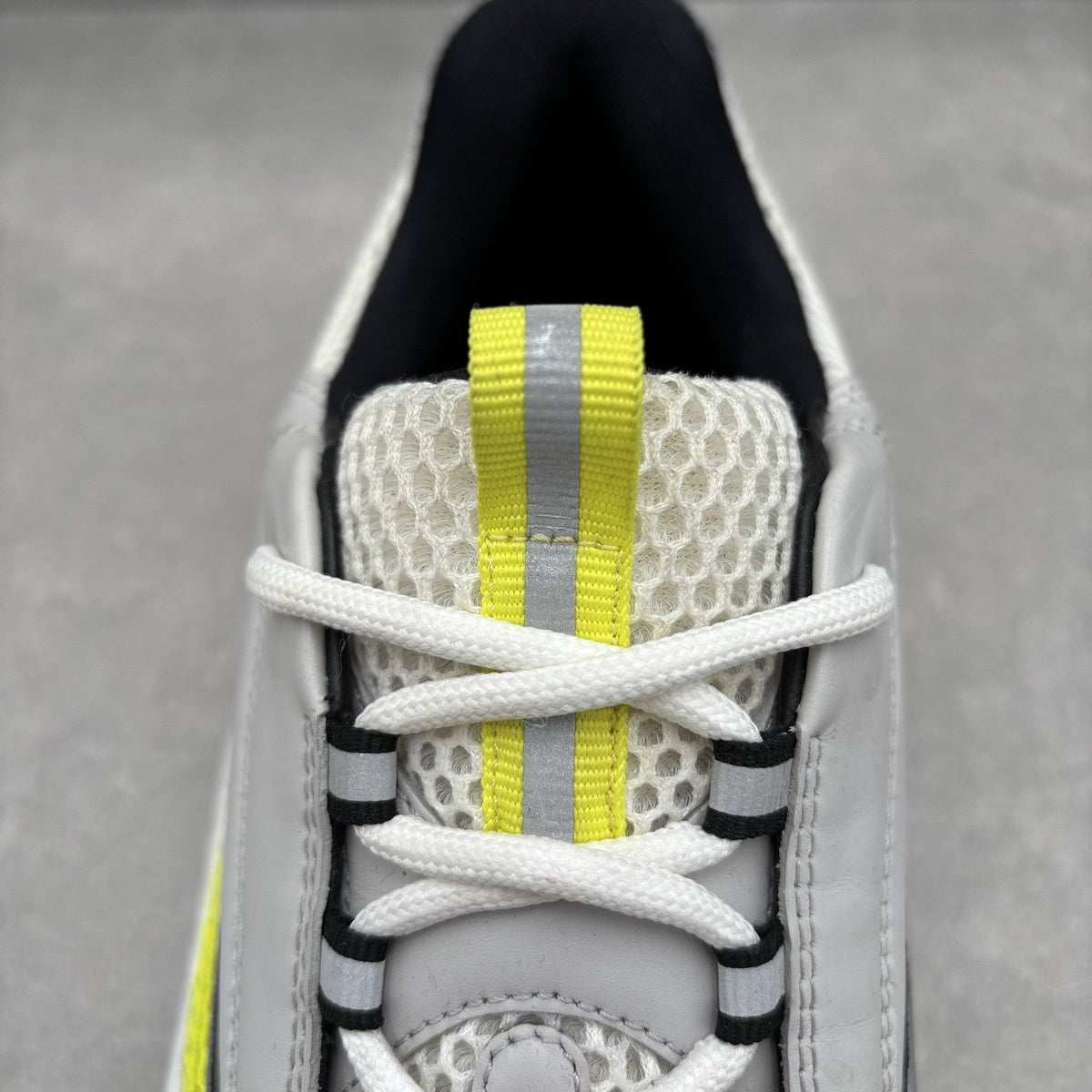 B22 White Yellow — photo 6