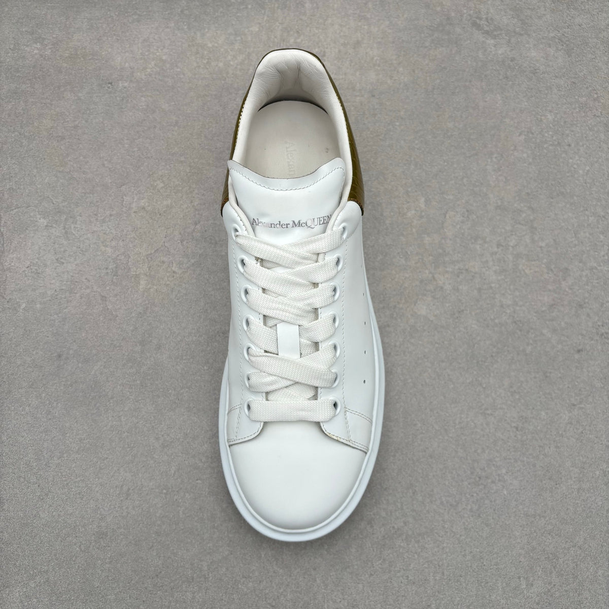 Oversized Sneaker White Gold — photo 11