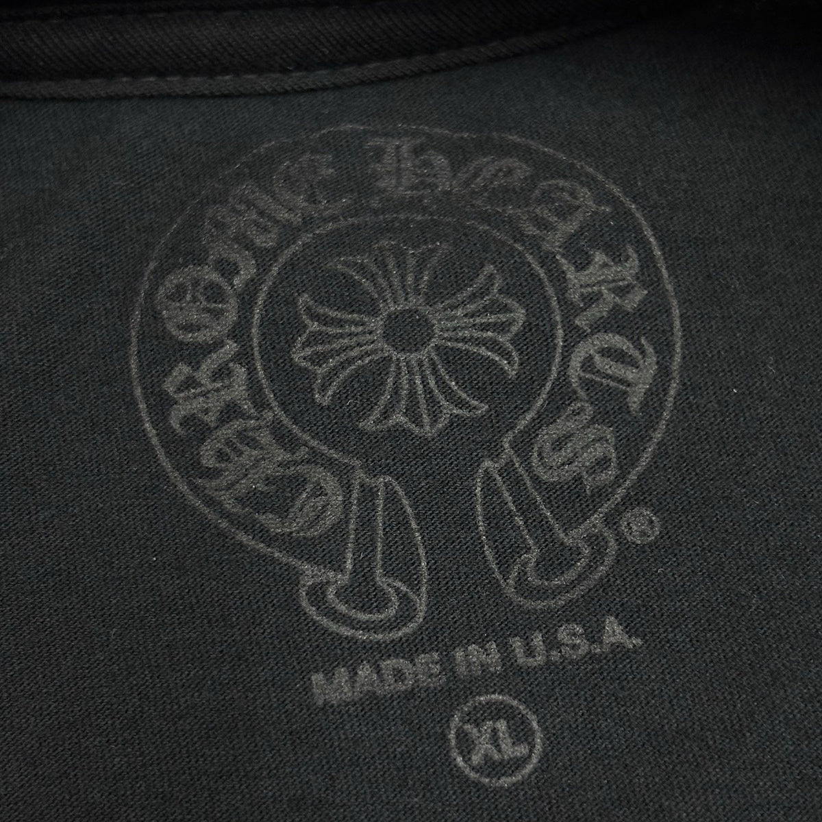 Neck & Vertical Logo Long Sleeve T-Shirt Black Green — photo 9