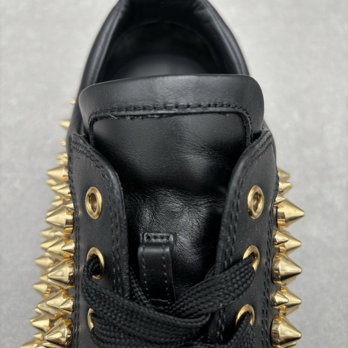 Low Spiked Sneaker Black Gold — photo 6