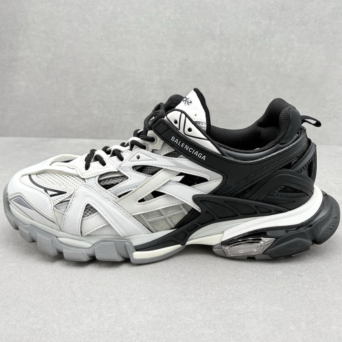 Track 2 Trainer White Black — photo 8