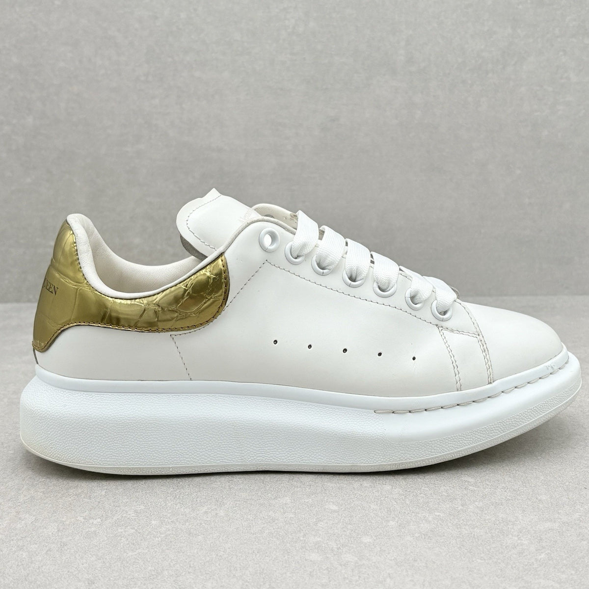Oversized Sneaker Gold Crocodile — photo 2