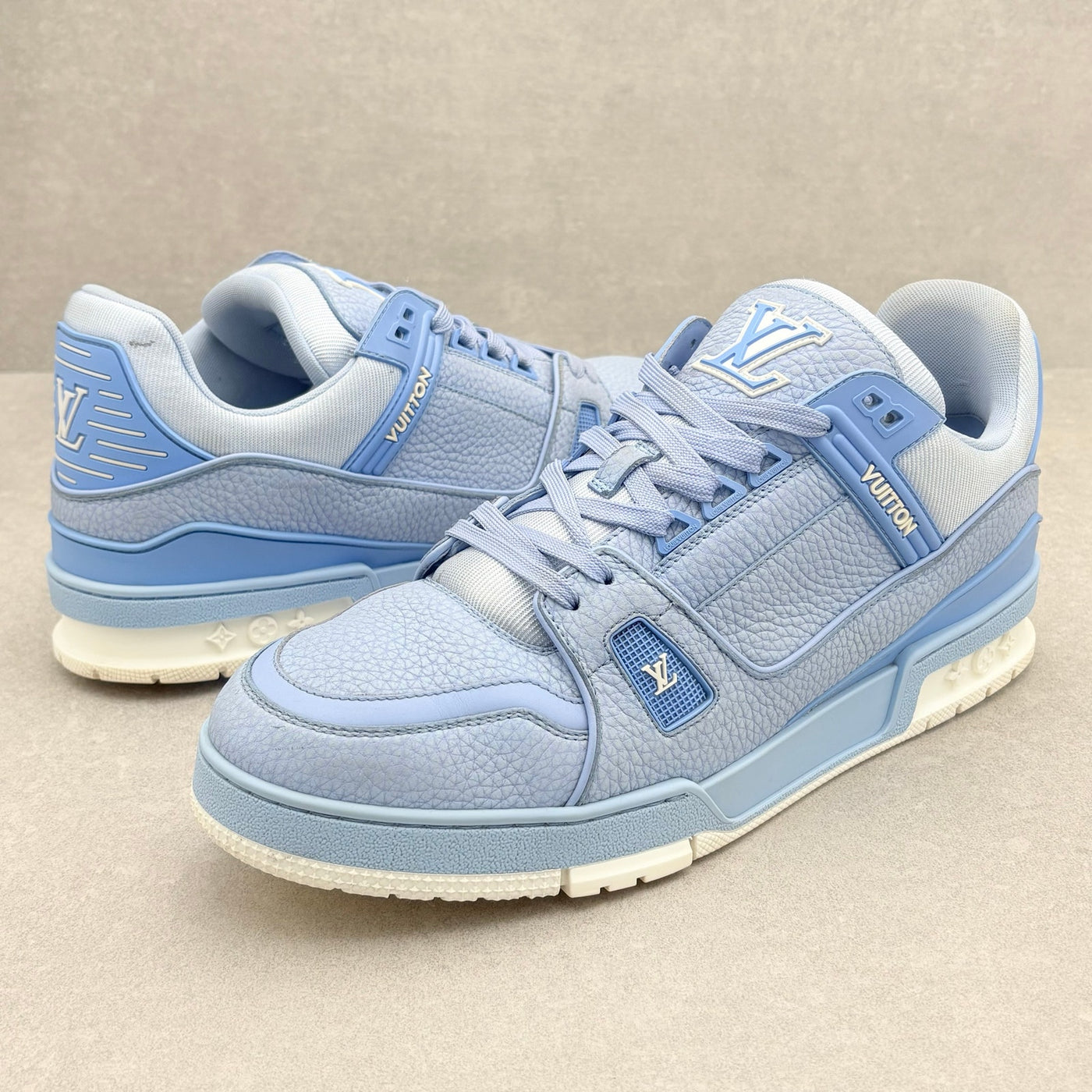 Trainer Light Blue