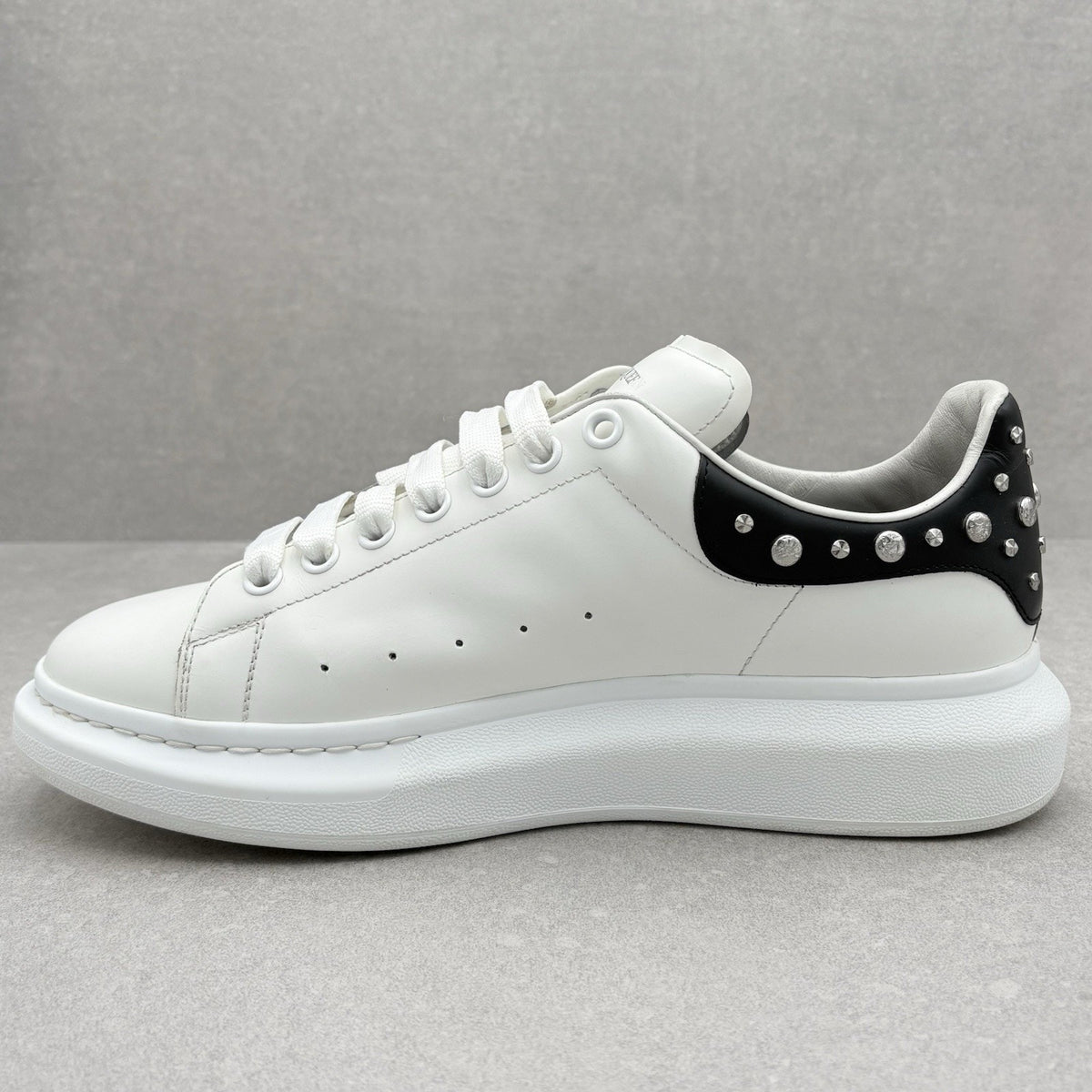 Studded Oversized Sneaker White Black — photo 4