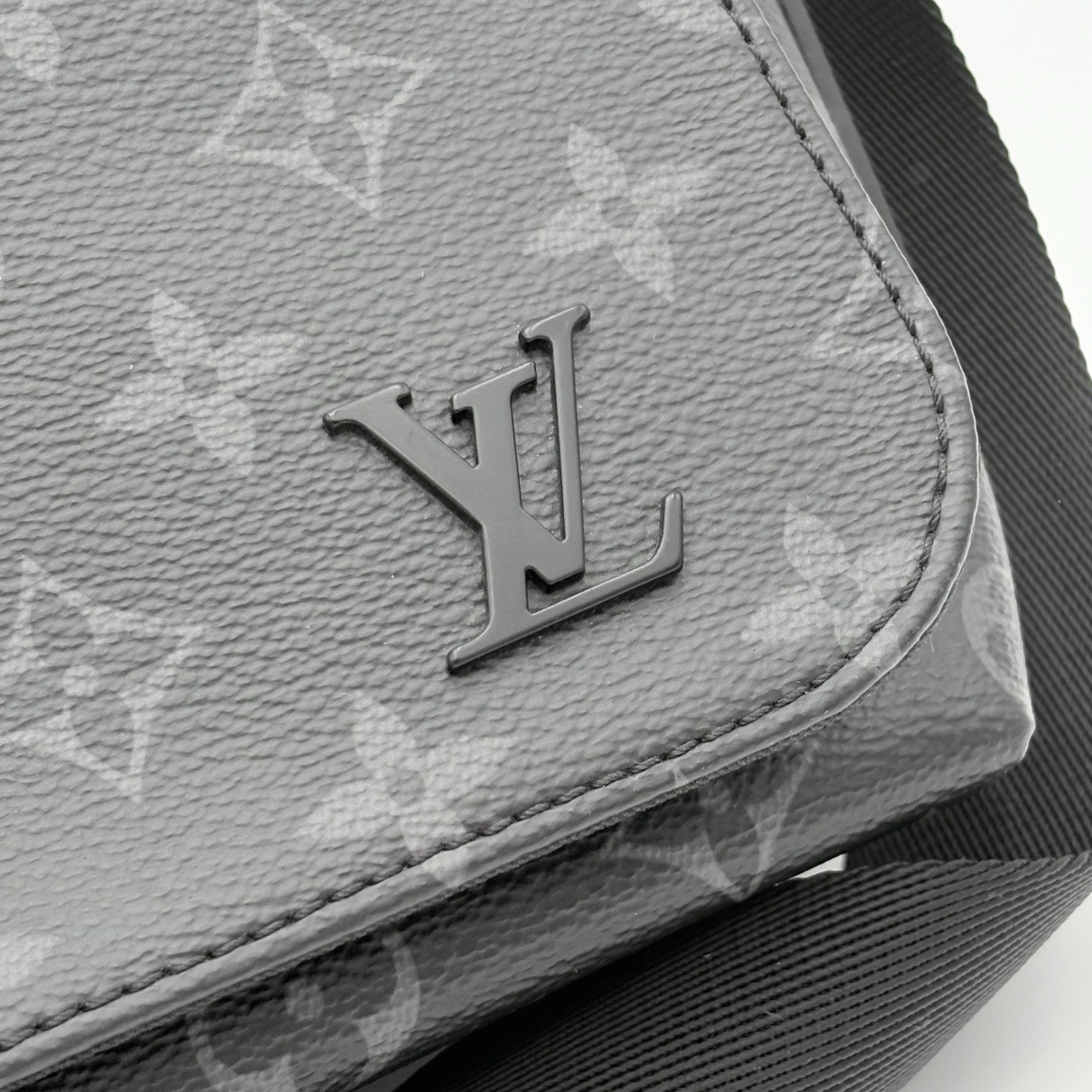 Louis Vuitton District Monogram Eclipse Messenger Bag ' Black ' | SUPER CLEAN!