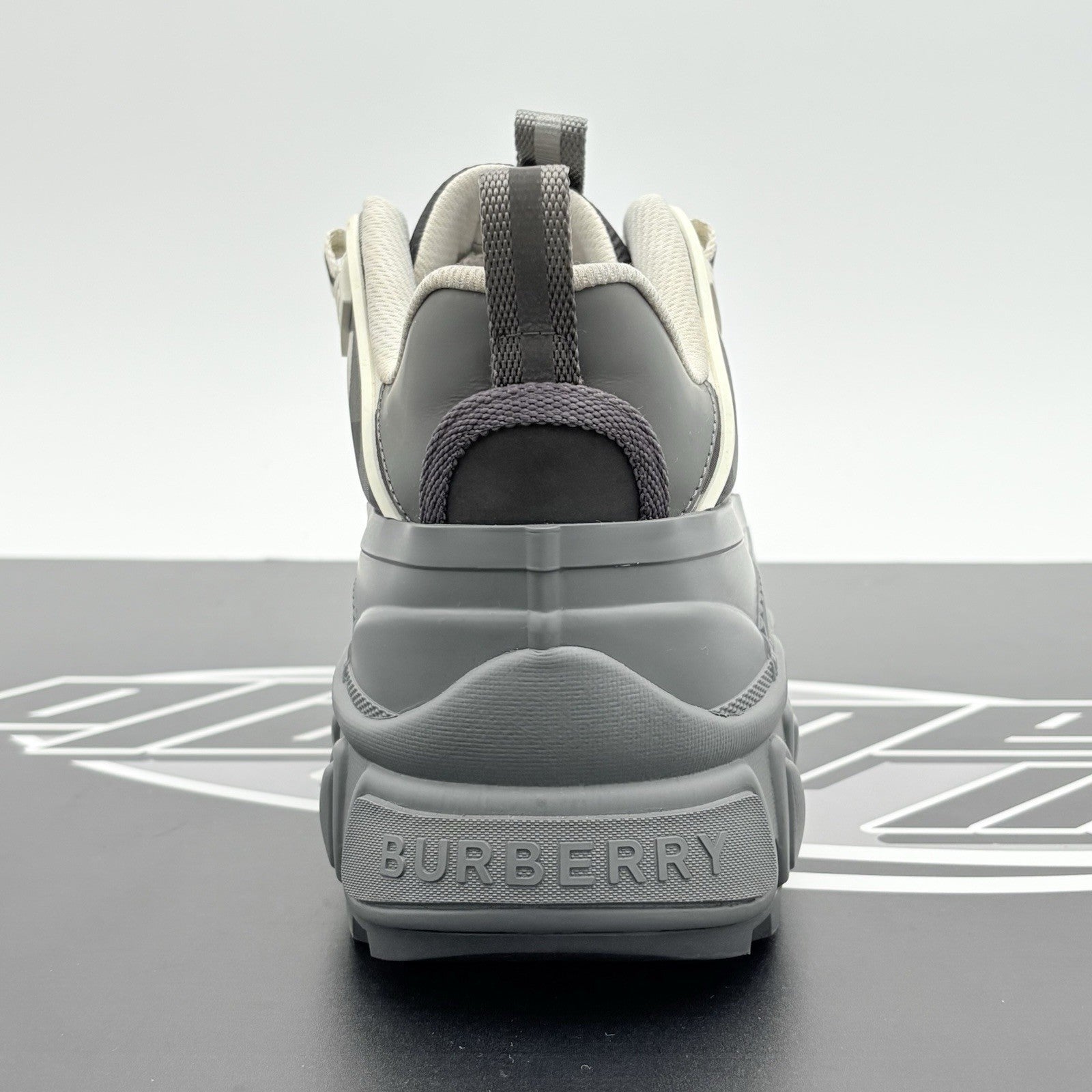 Size 44 (11 US) - Burberry Arthur Vintage Check ' Grey ' | SUPER CLEAN!