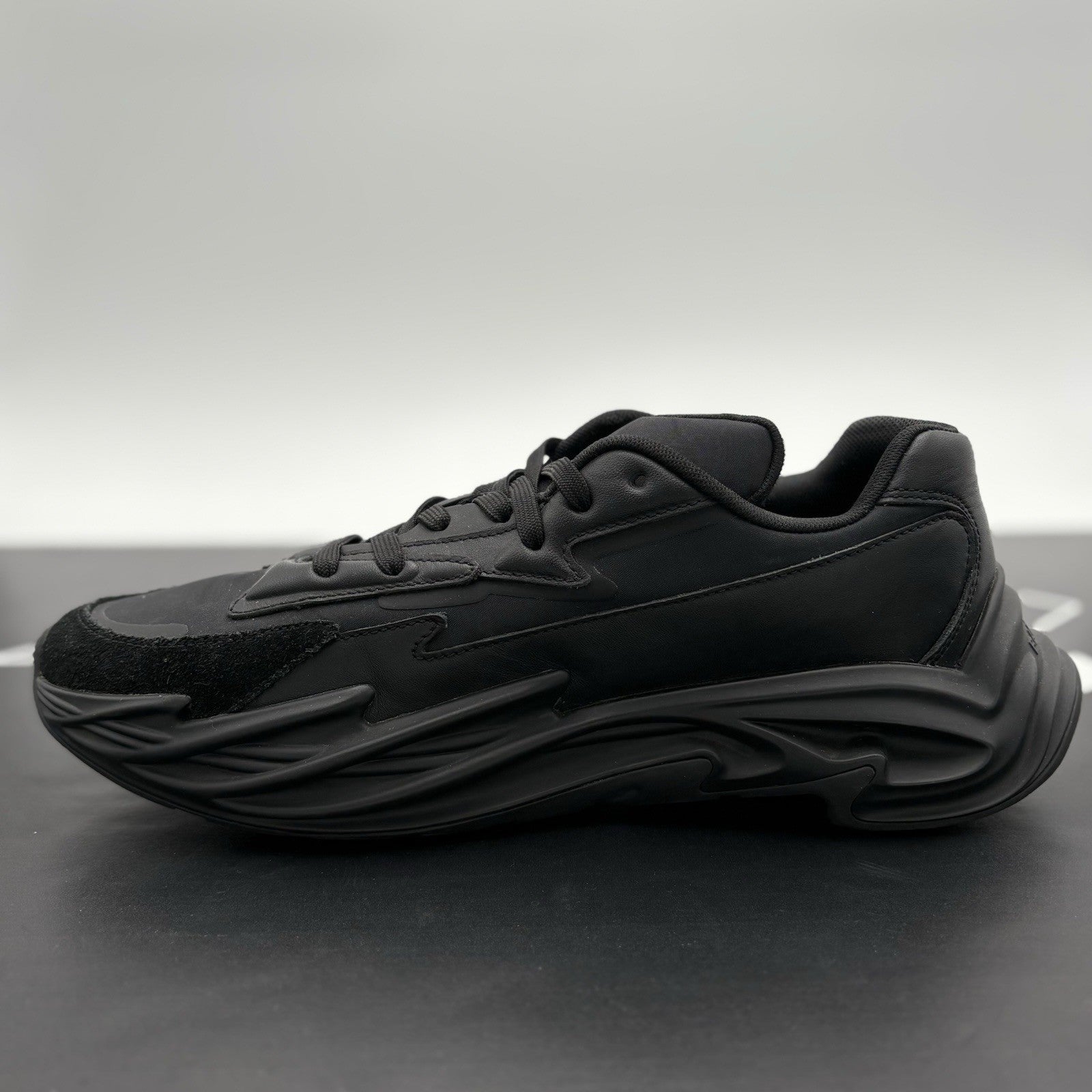 Size 42 (9 US) - Balmain Run Row Sneaker ' Black ' | SUPER CLEAN!