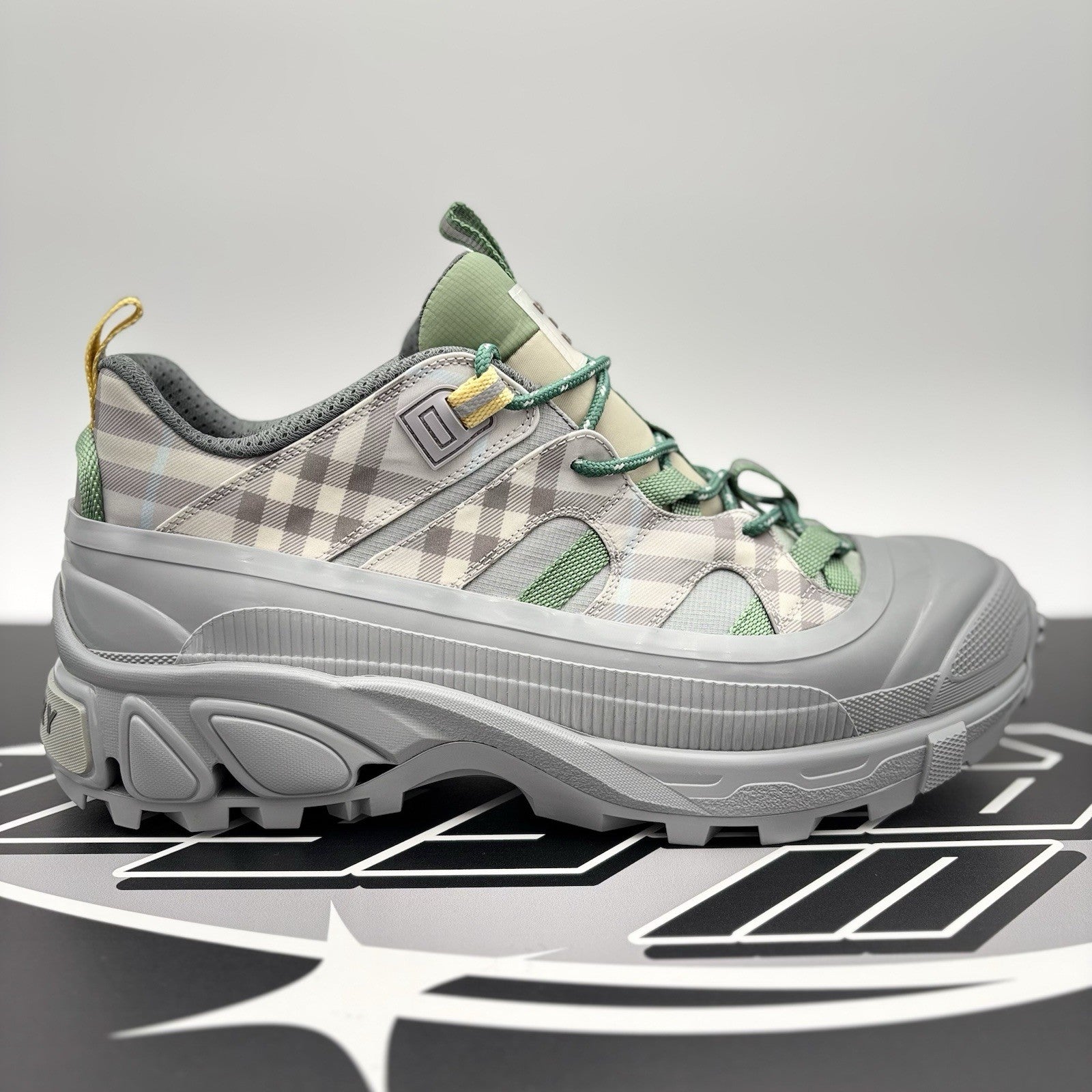 Size 44.5 (11.5 US) Burberry Arthur ' Grey, Plaid ' | NEW!