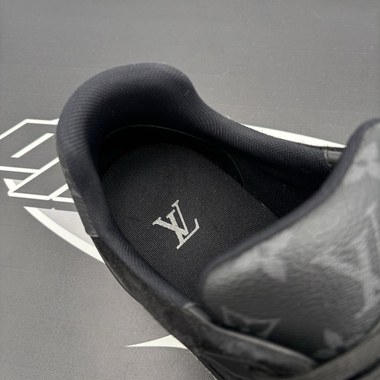 Size 8 LV (9-9.5 US) - Louis Vuitton Trainer ' Black Monogram ' | GOOD CONDITION