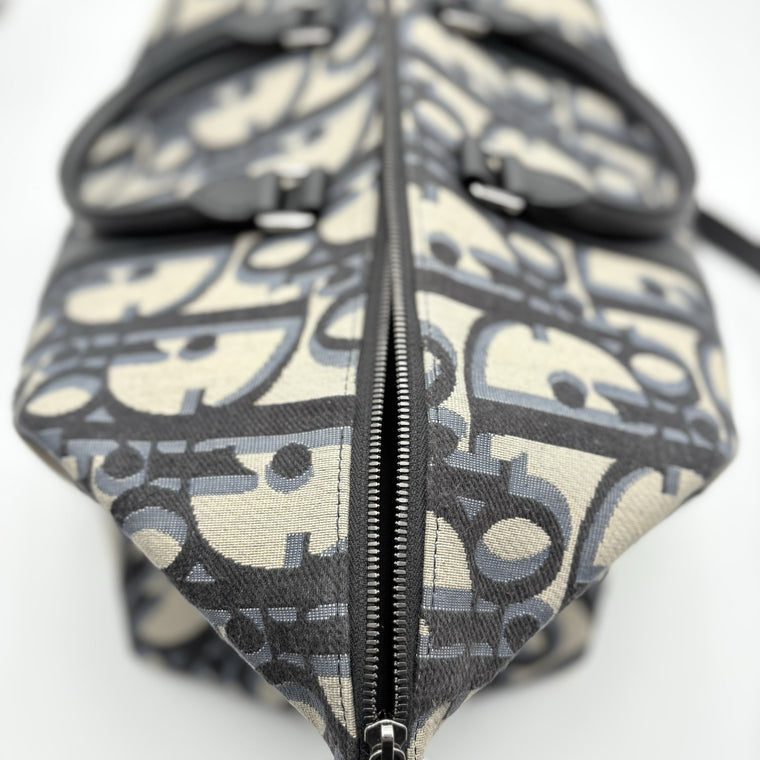 Oblique Jacquard Maxi Weekender 40 Bag Beige — photo 17