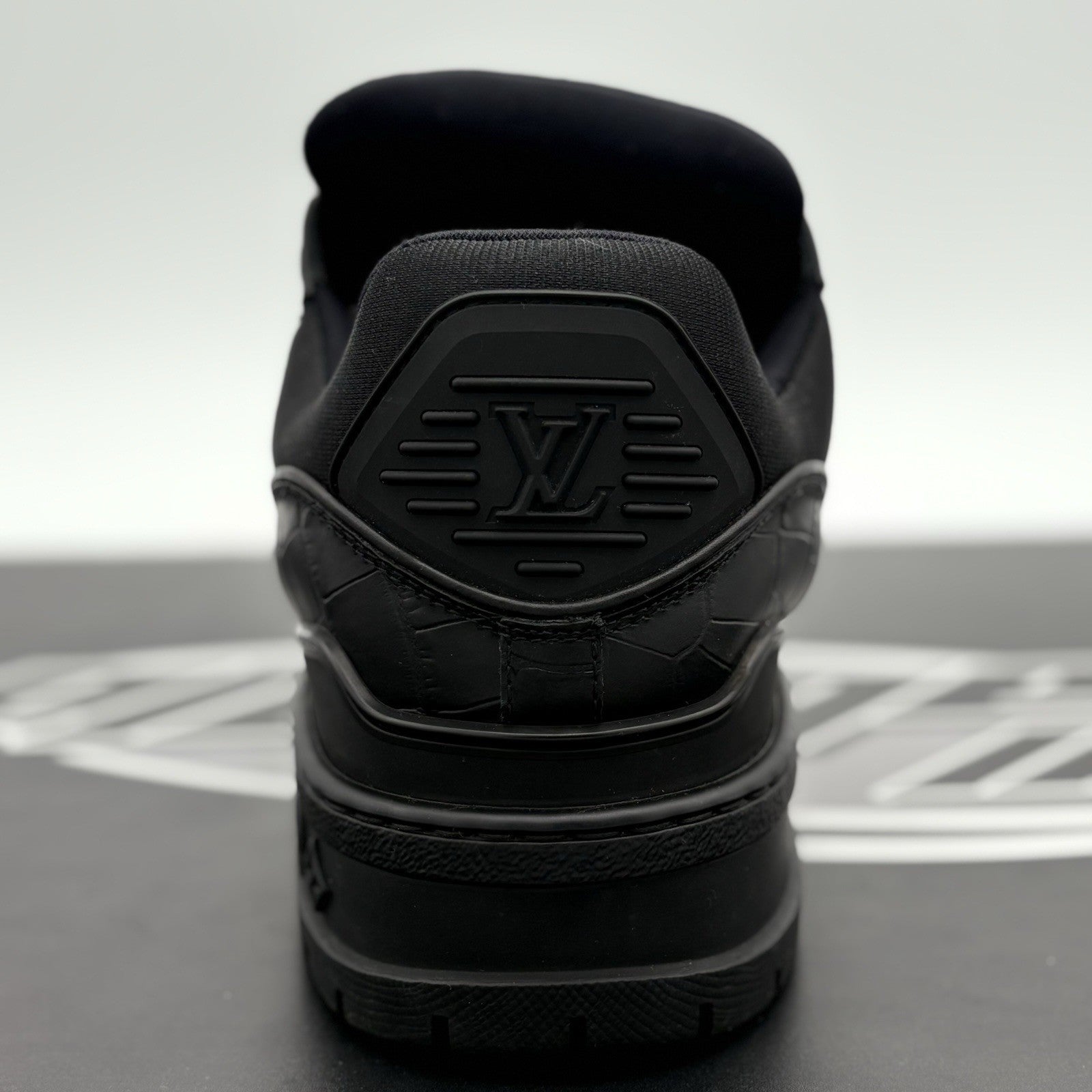 Size 8.5 LV (9.5-10 US) - Louis Vuitton Maxi Sneaker ' Black ' | EXCELLENT COND!