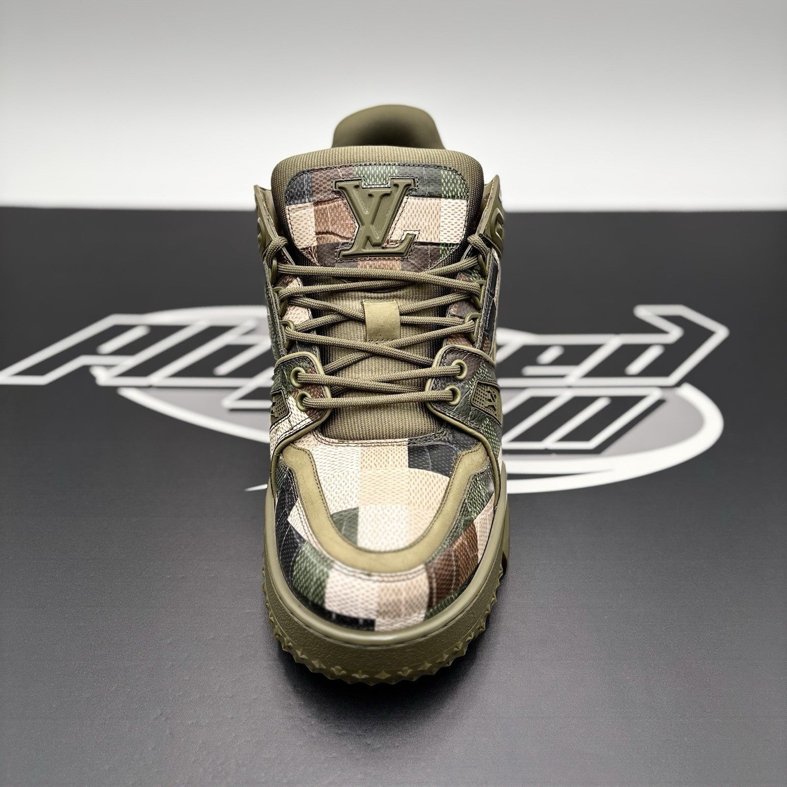 Size 12 LV (13-13.5 US) - Louis Vuitton Maxi ' Damoflage ' | GREAT CONDITION!
