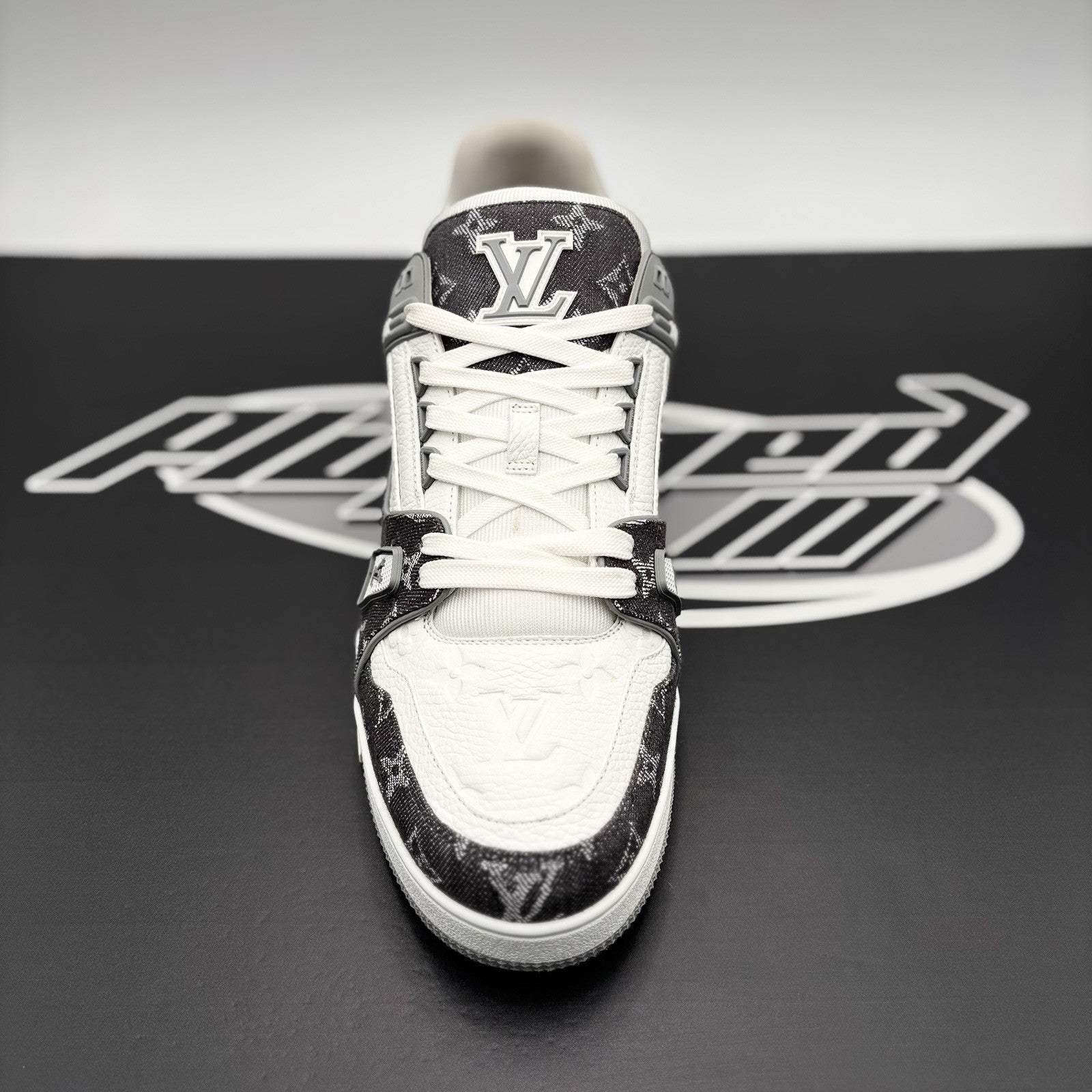 Size 11 LV (12- 12.5 US) Louis Vuitton Trainer ' Grey Denim ' | EXCELLENT!