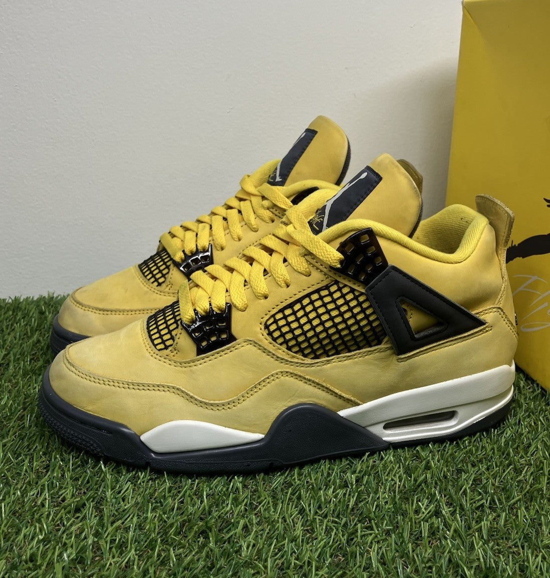 Size 8.5 - Nike Air Jordan 4 Retro ' Lightning ' | GREAT CONDITION!