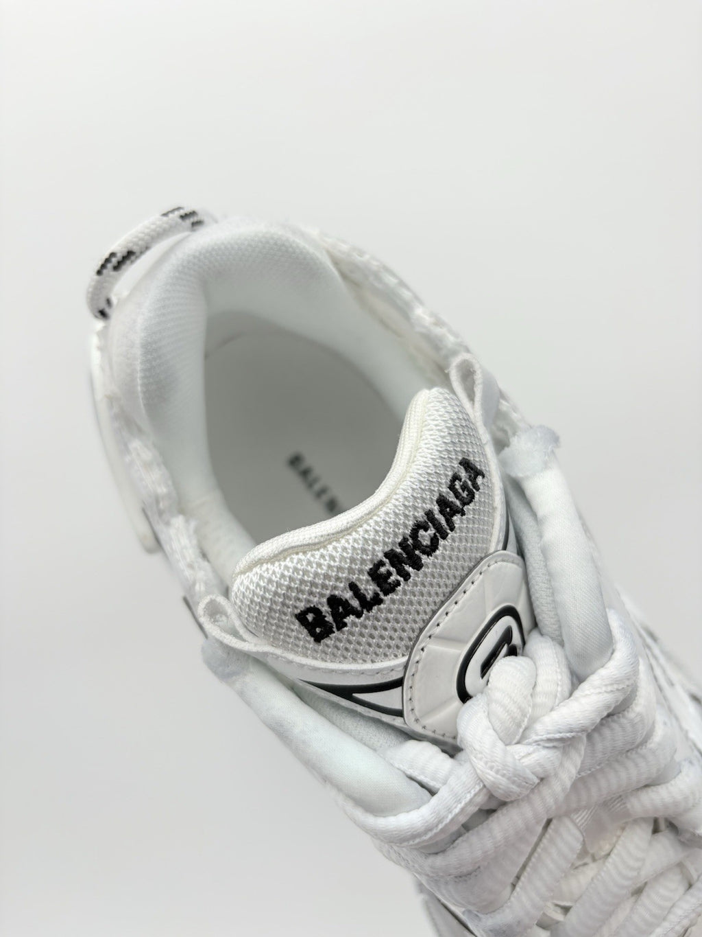 Size 42 - Balenciaga Runner Sneaker ' White ' | BRAND NEW!