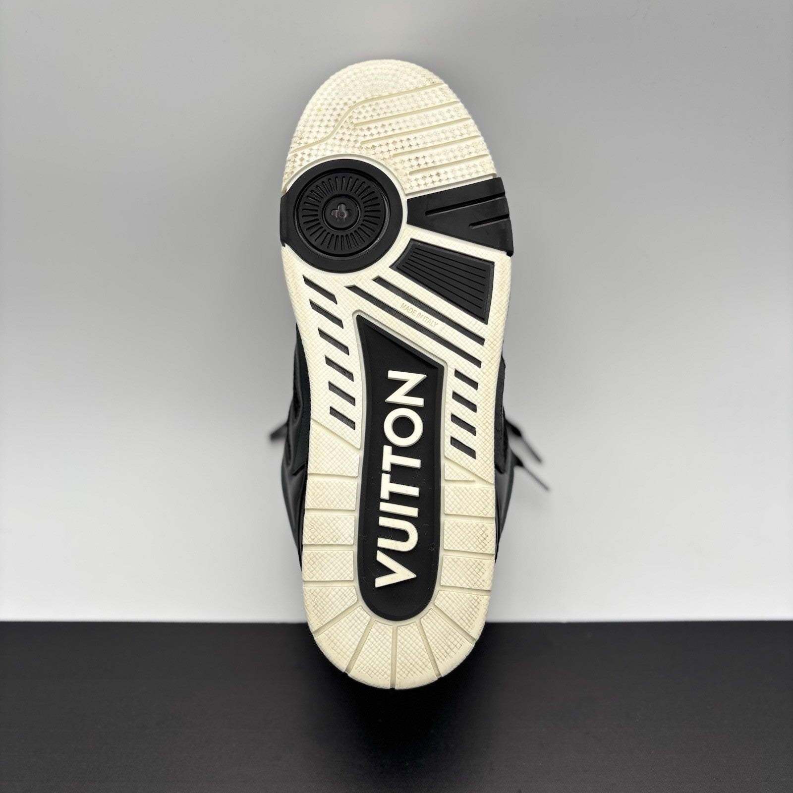 Size 8 LV (9-9.5 US) Louis Vuitton Skate ' Black White ' | GREAT CONDITION