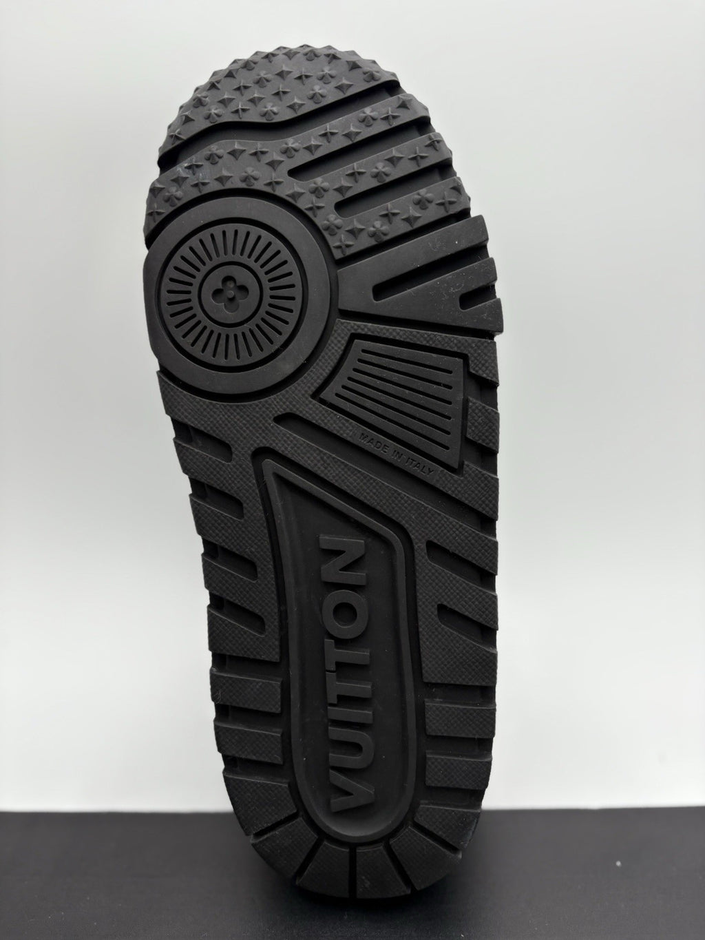 Size 8.5 LV (9.5-10 US) - Louis Vuitton Maxi Sneaker ' Black ' | EXCELLENT COND!