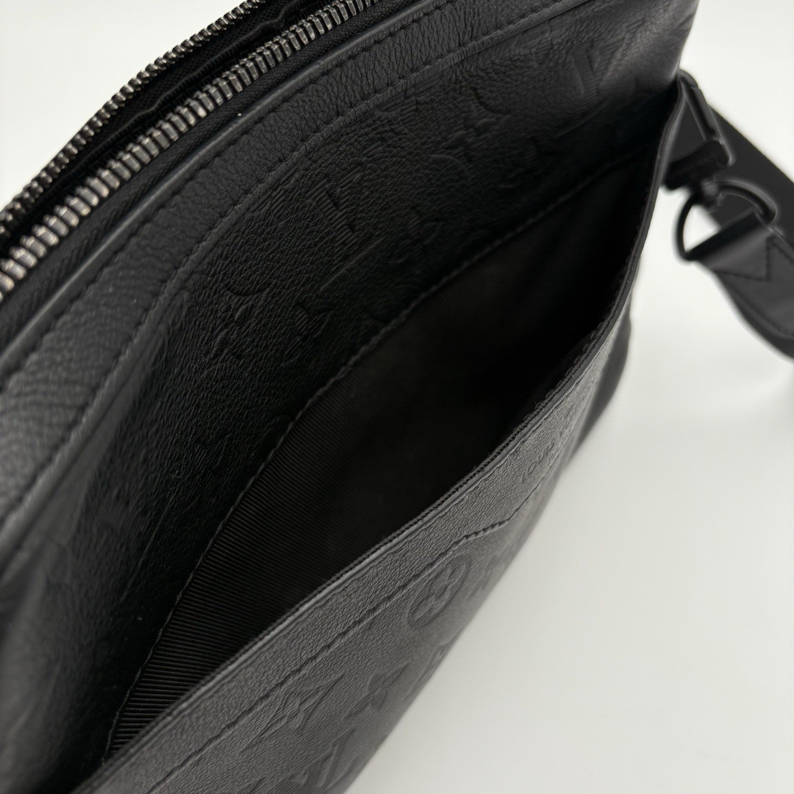 Louis Vuitton Messenger Bag Monogram Shadow ' Black ' | SUPER CLEAN!
