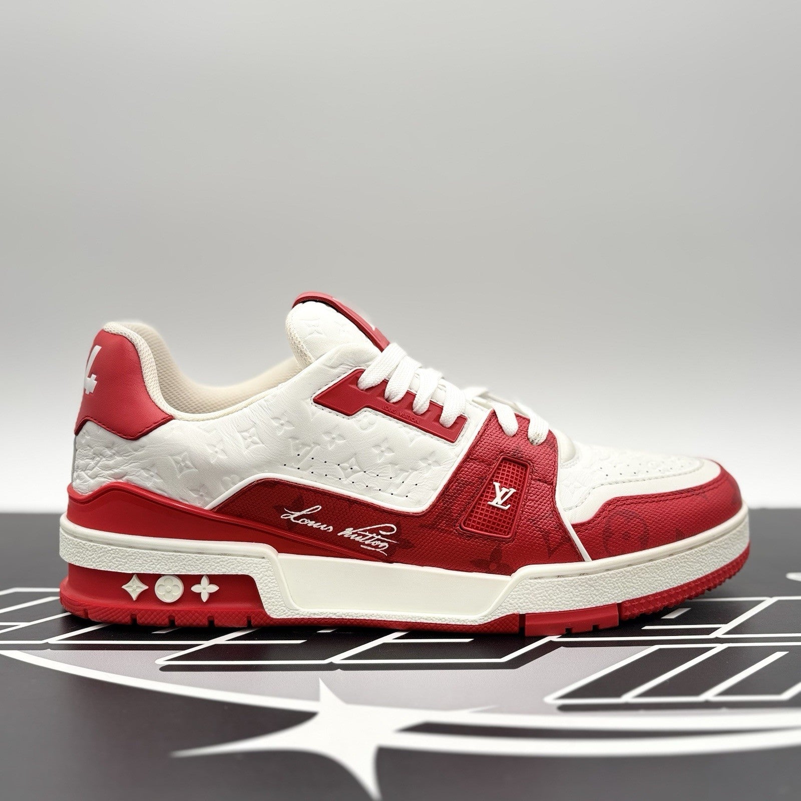 Size 8.5 LV (9.5-10 US) - Louis Vuitton Trainer  ' White, Red ' | SUPER CLEAN!