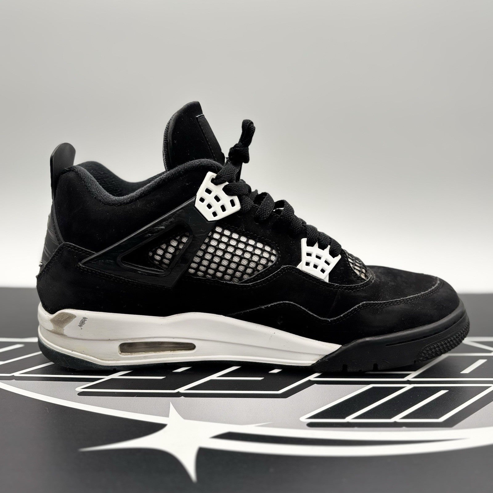 Size 10.5 - Air Jordan 4 Retro White Thunder | GOOD CONDITION!