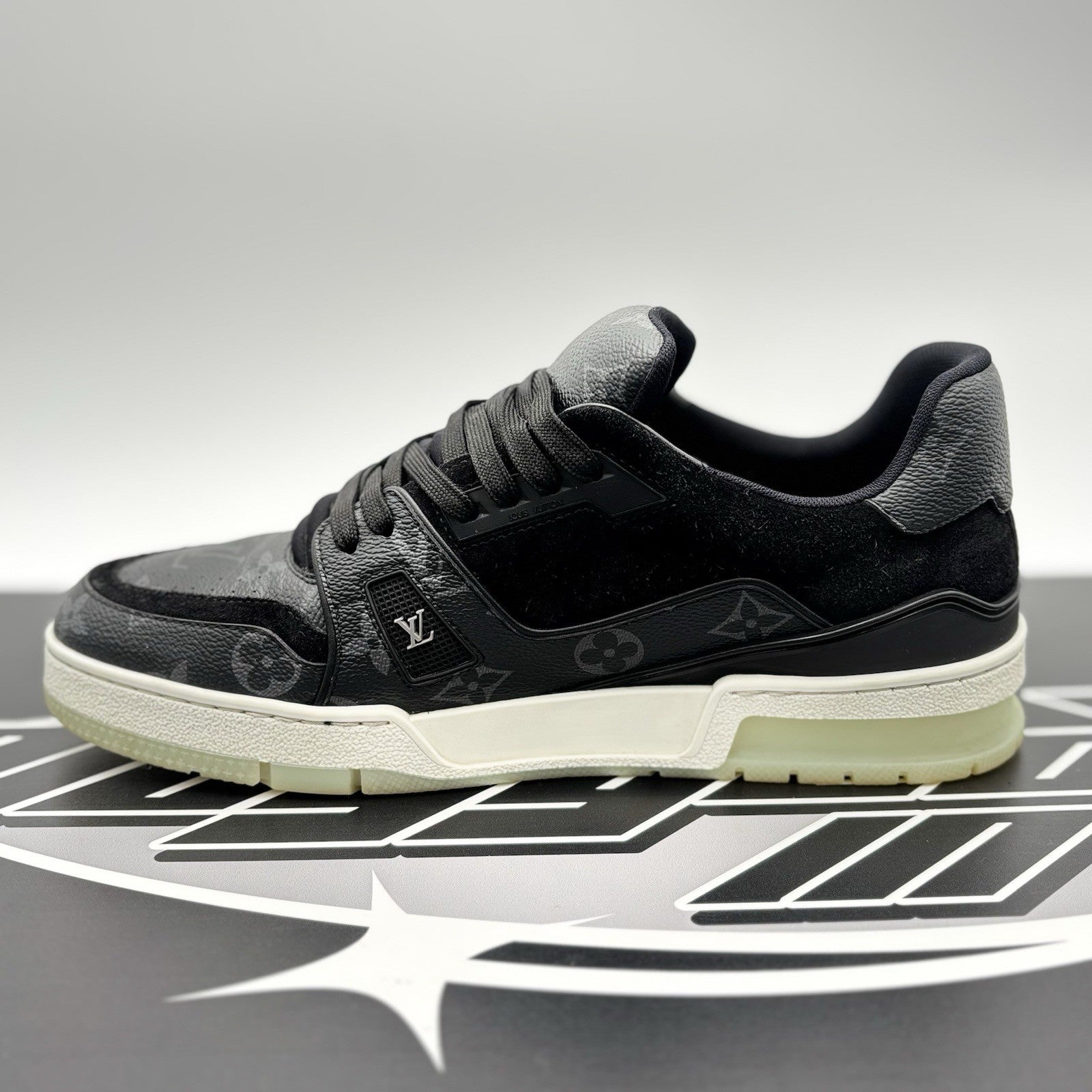 Size 8 LV (9-9.5 US) - Louis Vuitton Trainer ' Black Monogram ' | GOOD CONDITION