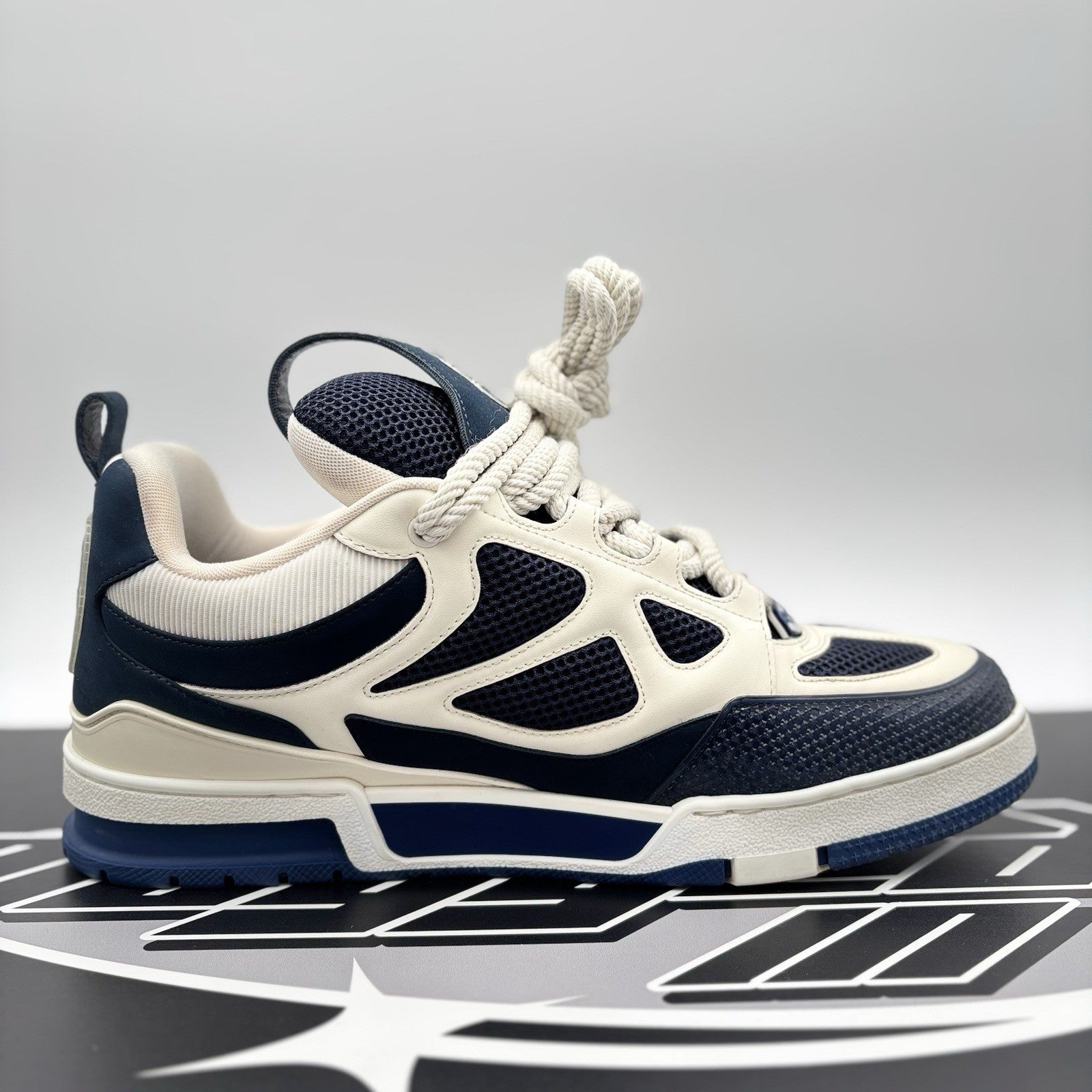 Size 8 LV (9-9.5 US) Louis Vuitton Skate ' Marine ' | GREAT CONDITION