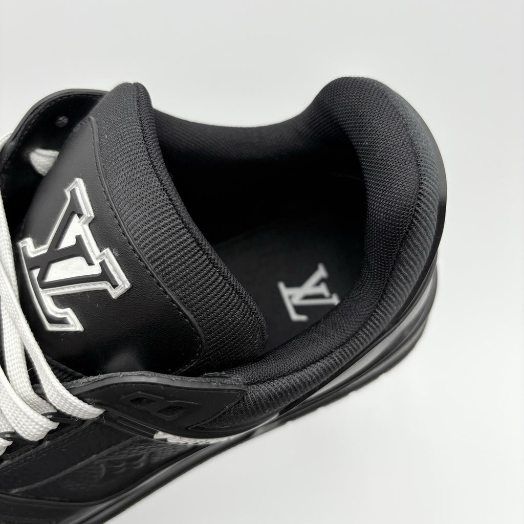 Size 8.5 LV (9.5-10 US) - Louis Vuitton Trainer ' Black ' | SUPER CLEAN!
