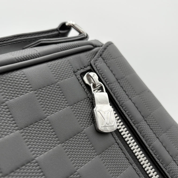 District PM Infini Messenger Bag Black — photo 14
