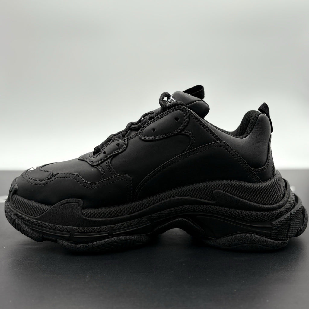 Size 42 - Balenciaga Triple S ' Black ' | BRAND NEW!