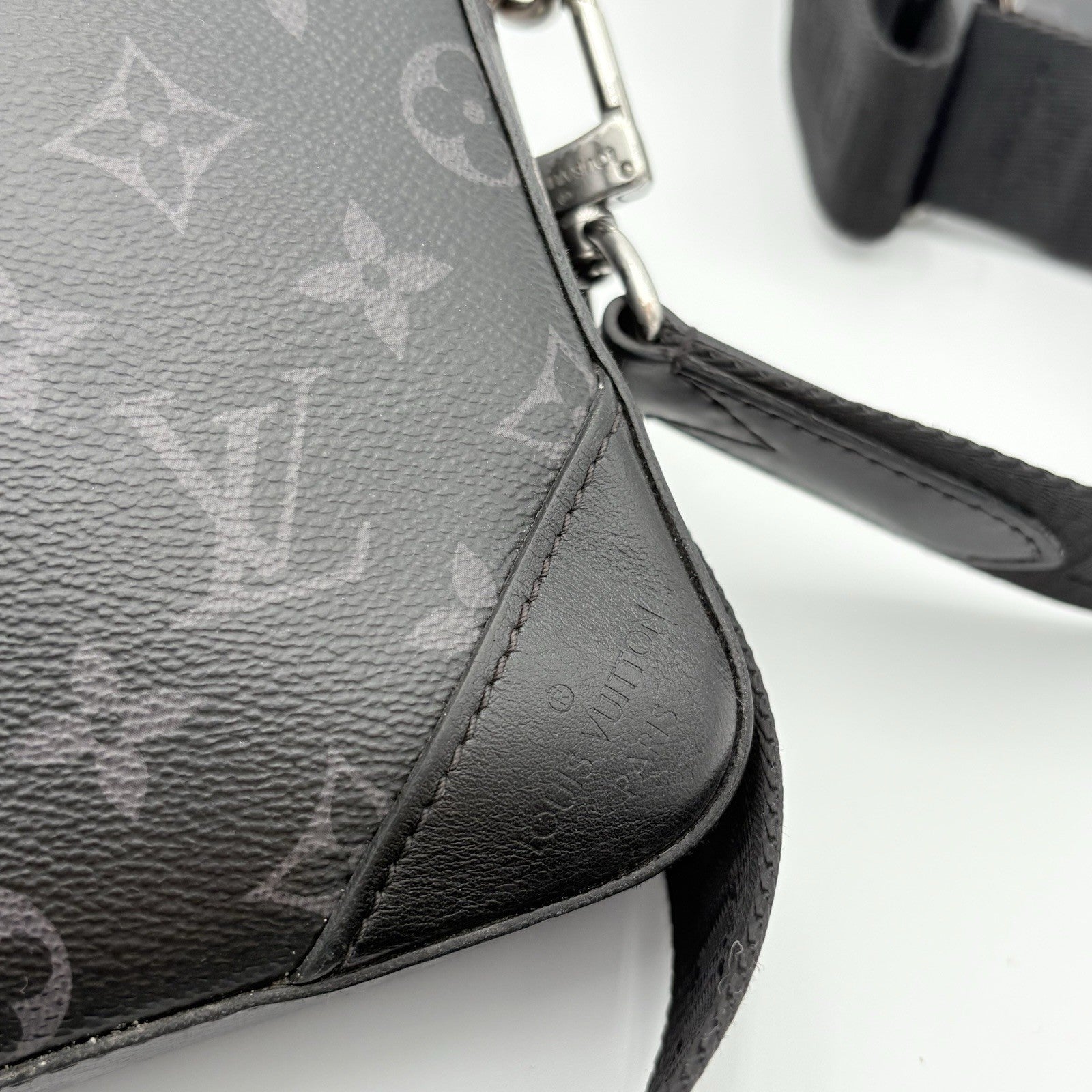 Louis Vuitton Trio Messenger Bag ' Monogram Eclipse Reverse Gray ' | GOOD COND!
