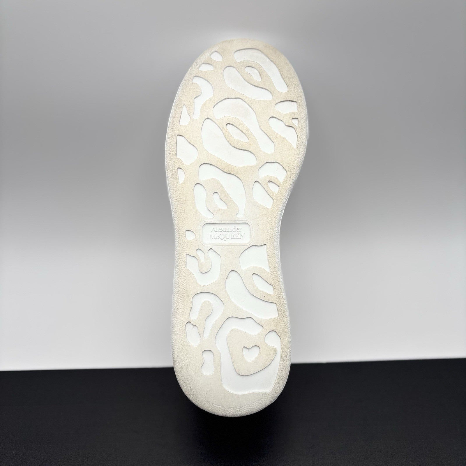 Size 41 (8 US) - Alexander McQueen ‘ White, Red ‘ | GREAT!