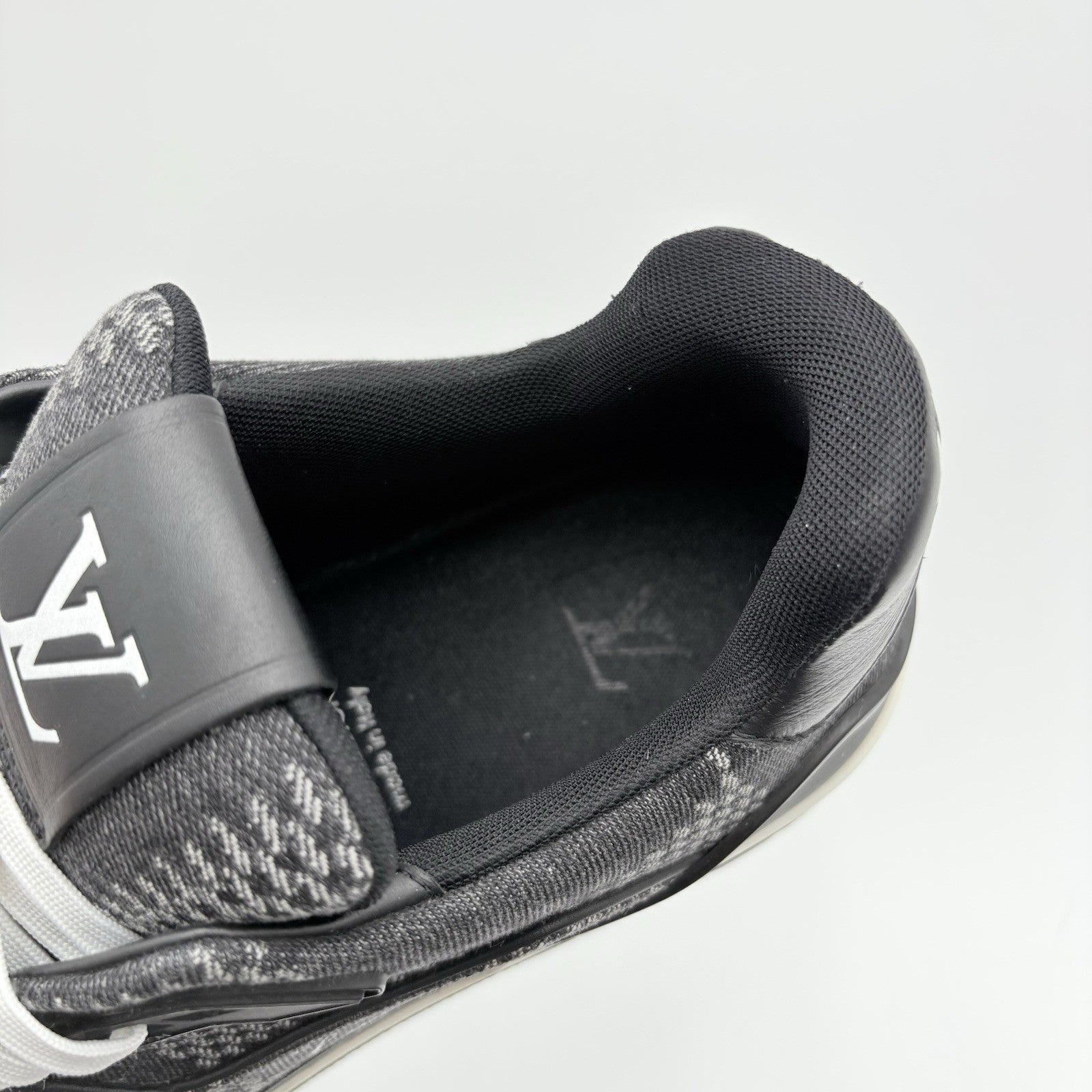 Size 9.5 LV (10.5-11 US) Louis Vuitton Trainer ' Black White ' | GREAT CONDITION