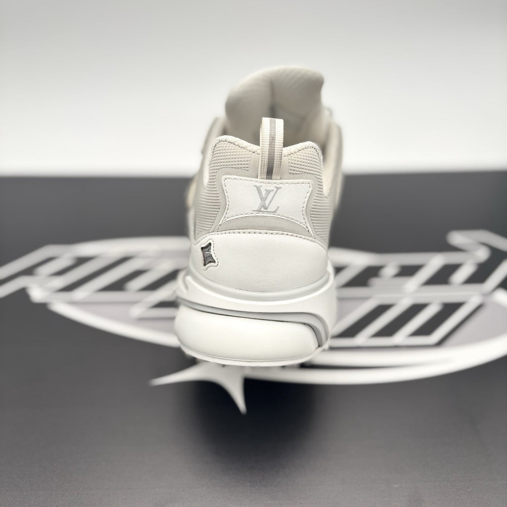Size 7 LV (8-8.5 US) Louis Vuitton LV Runner Tactic ' White ' | GREAT!