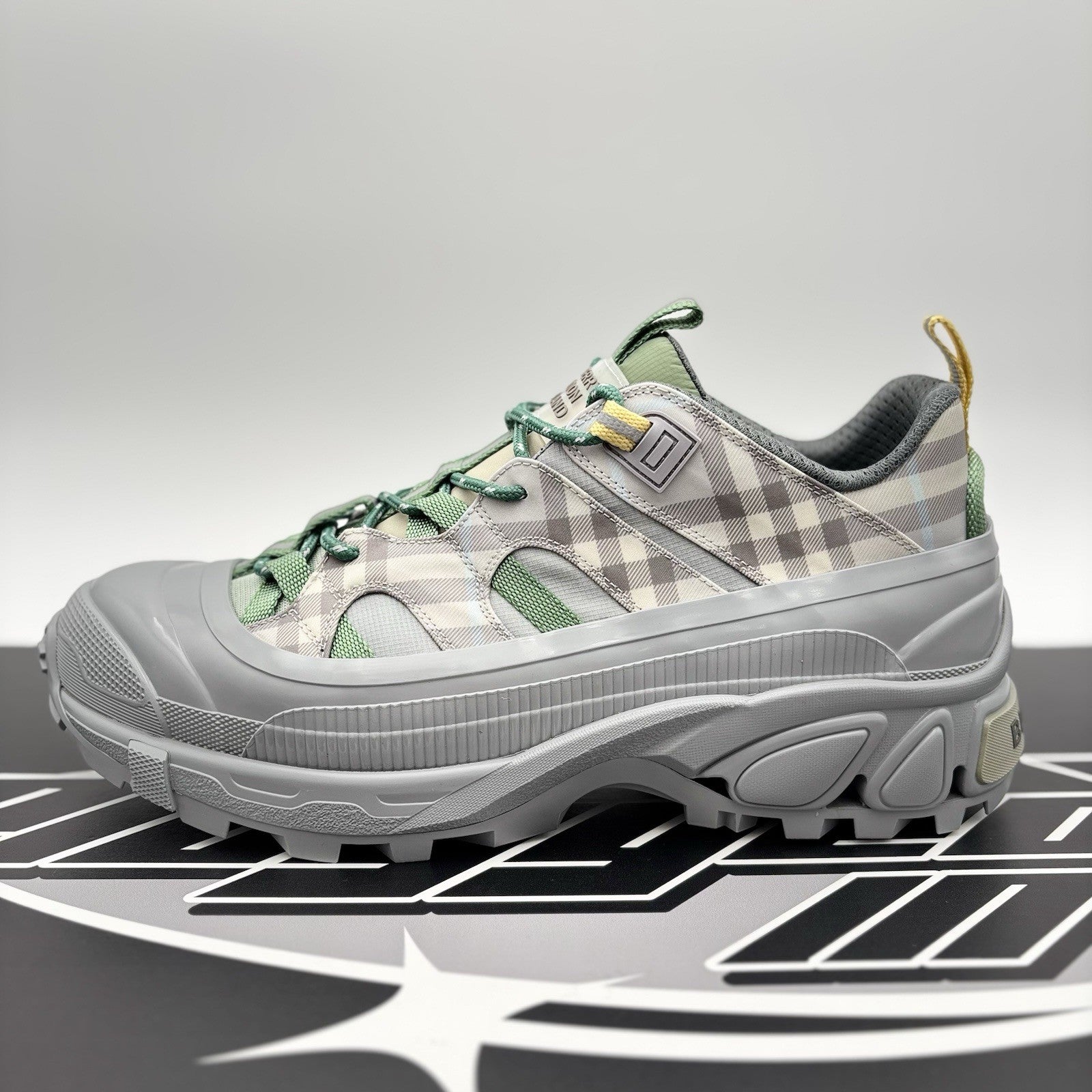 Size 44.5 (11.5 US) Burberry Arthur ' Grey, Plaid ' | NEW!
