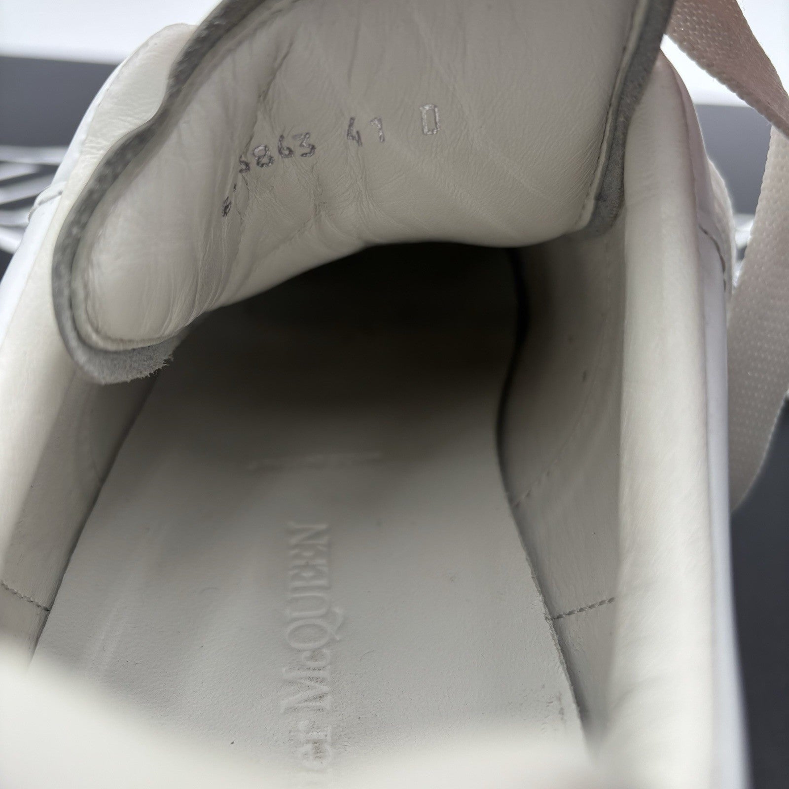 Size 41 (8 US) - Alexander McQueen ‘ White, Red ‘ | GREAT!