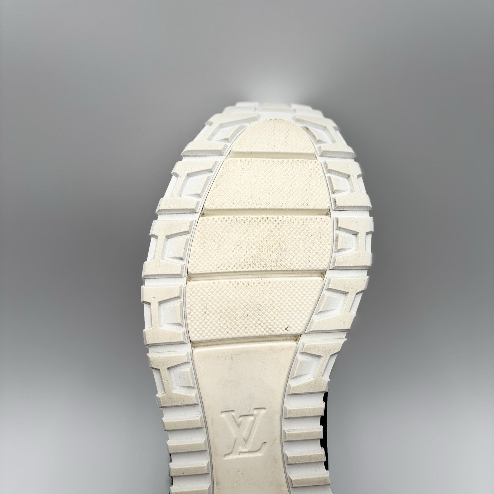 Size 7.5 LV (8.5-9 US) Louis Vuitton Run Away Sneaker ' Black White ' | GOOD!