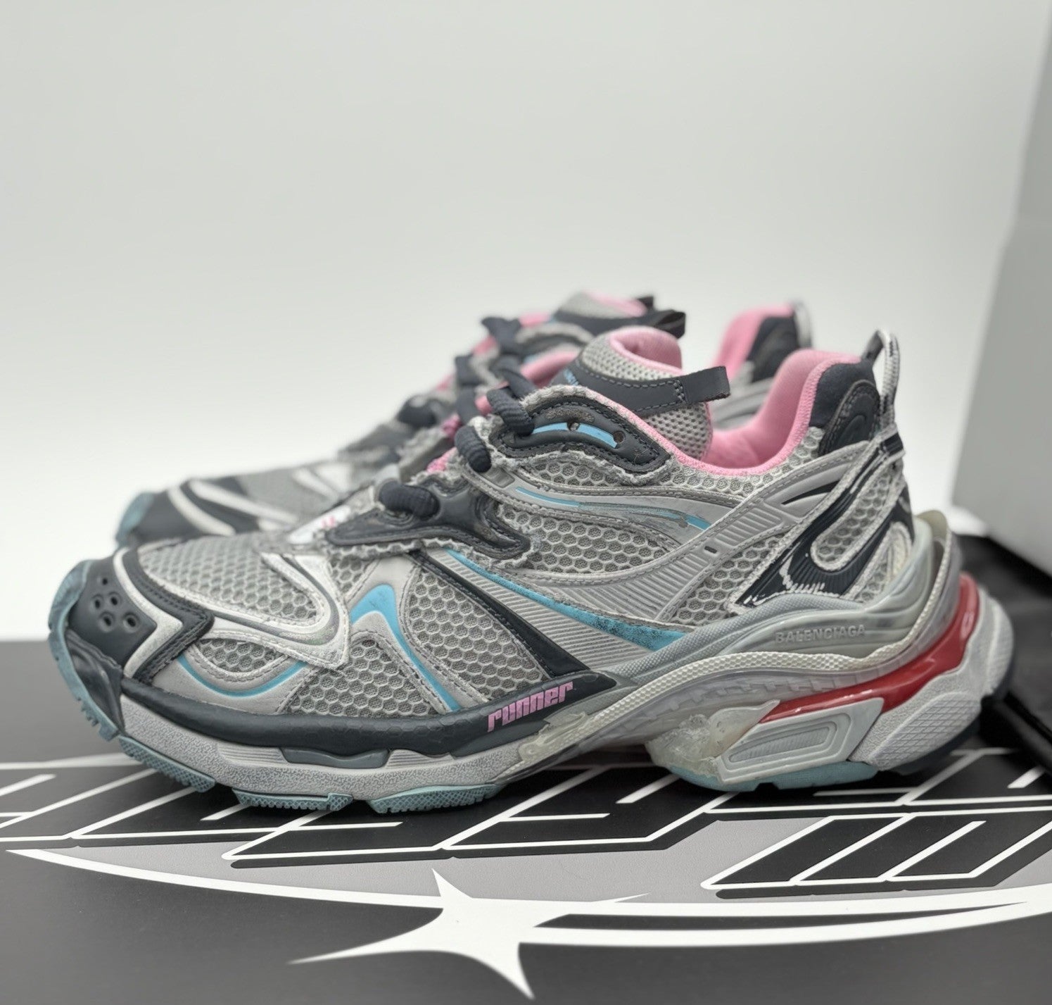 Size 42 (9 US) - Balenciaga Runner ' Grey Pink Blue ' | SUPER CLEAN!