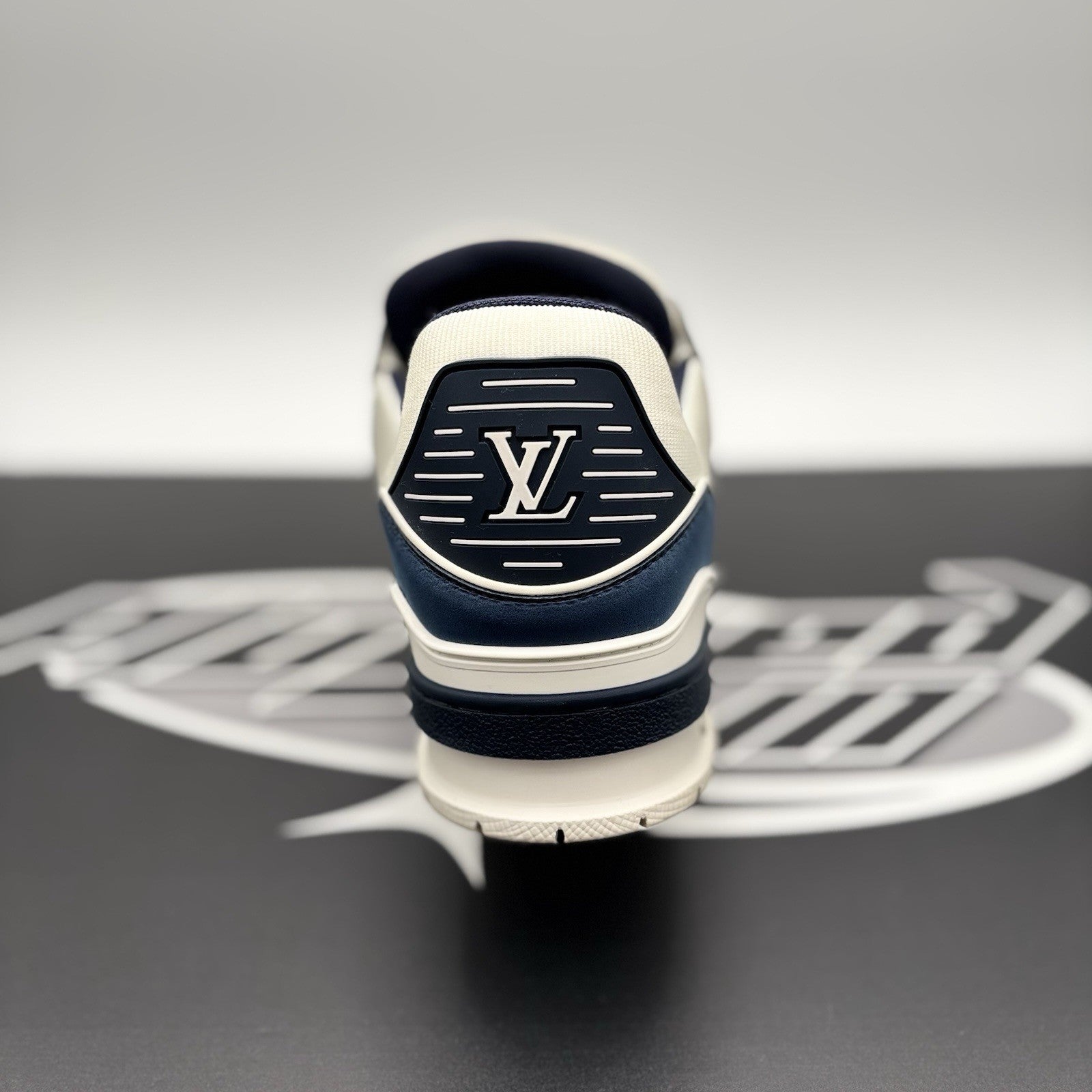 Size 6 LV (7-7.5 US ) Louis Vuitton Trainer ' White, Navy ' | GREAT CONDITION!