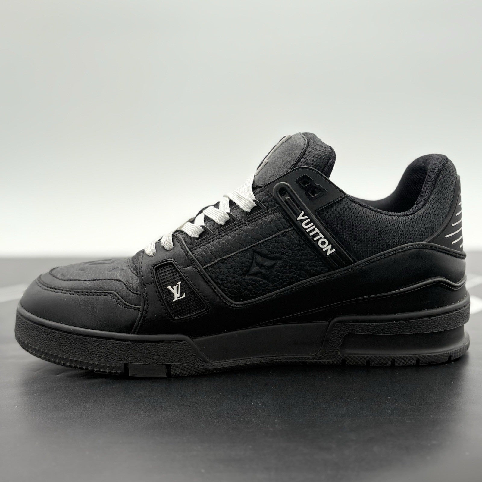 Size 7 LV (8-8.5 US) Louis Vuitton Trainer ' Black ' | GOOD CONDITION!