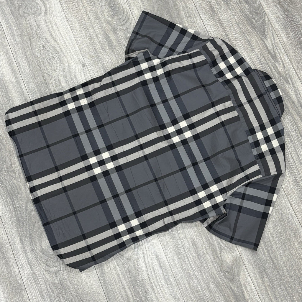 Size M - Burberry Plaid Short Sleeve Button Up ' Grey ' | SUPER CLEAN!