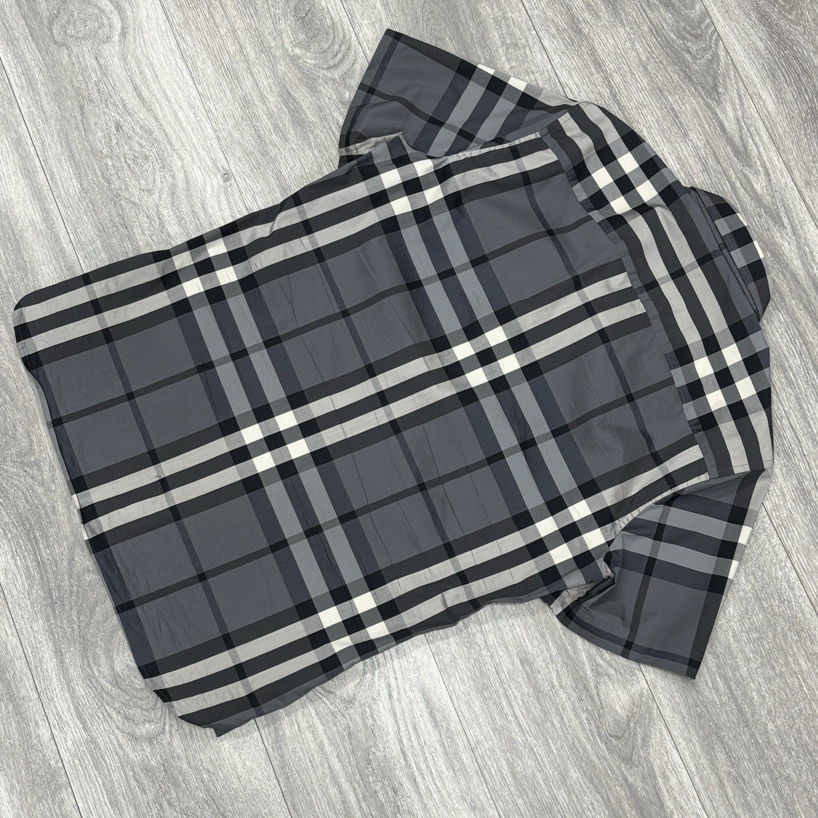 Size M - Burberry Plaid Short Sleeve Button Up ' Grey ' | SUPER CLEAN!