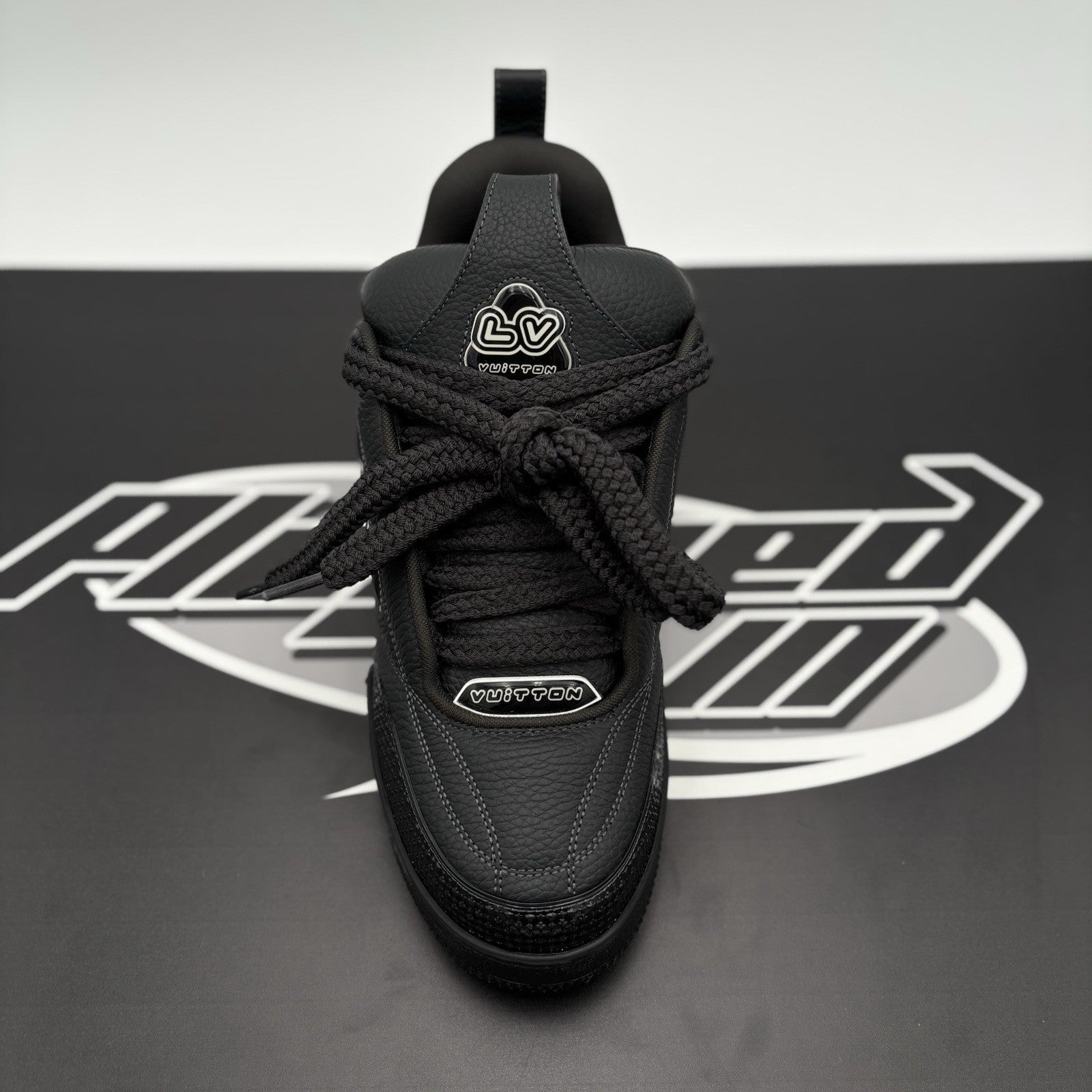 Size 8 LV (9-9.5 US) Louis Vuitton Skate ' Black ' | EXCELLENT CONDITION